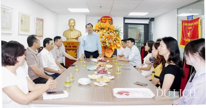Tổng cục trưởng Tổng cục Du lịch Nguyễn Trùng Khánh chúc mừng Tạp chí Du lịch